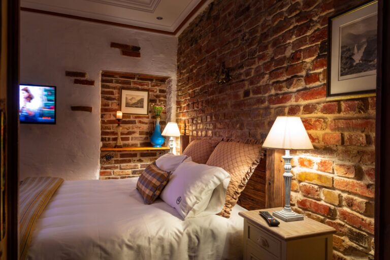 Birger Eriksen Suite side view bed