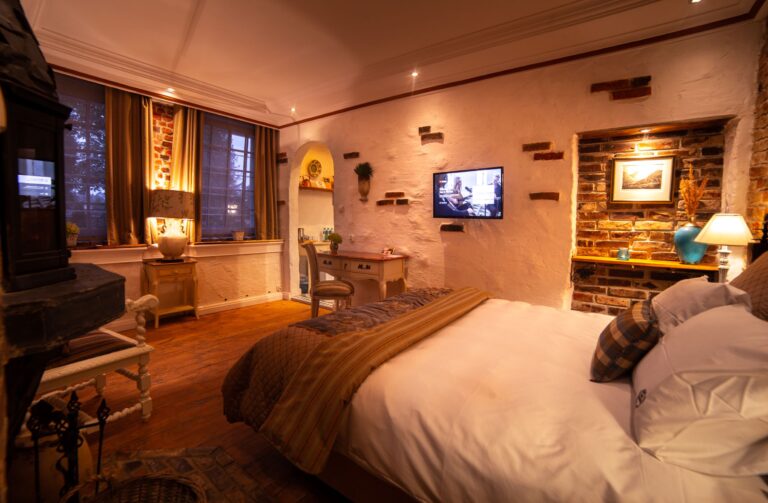 Birger Eriksen Suite bed and tv view