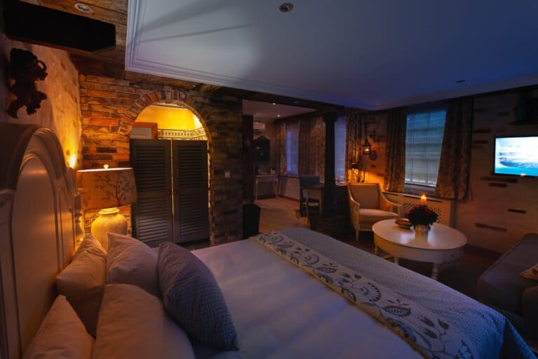 pauls fantasia hotel room André Bjerke Suite