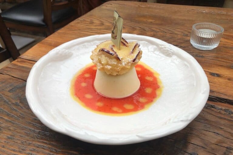 paul's fantasia snack strawberry sauce with apple crumble